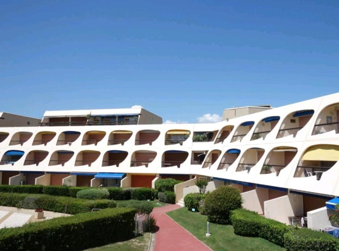Avec Loggia Entre Port, Et Piscine Apartment *