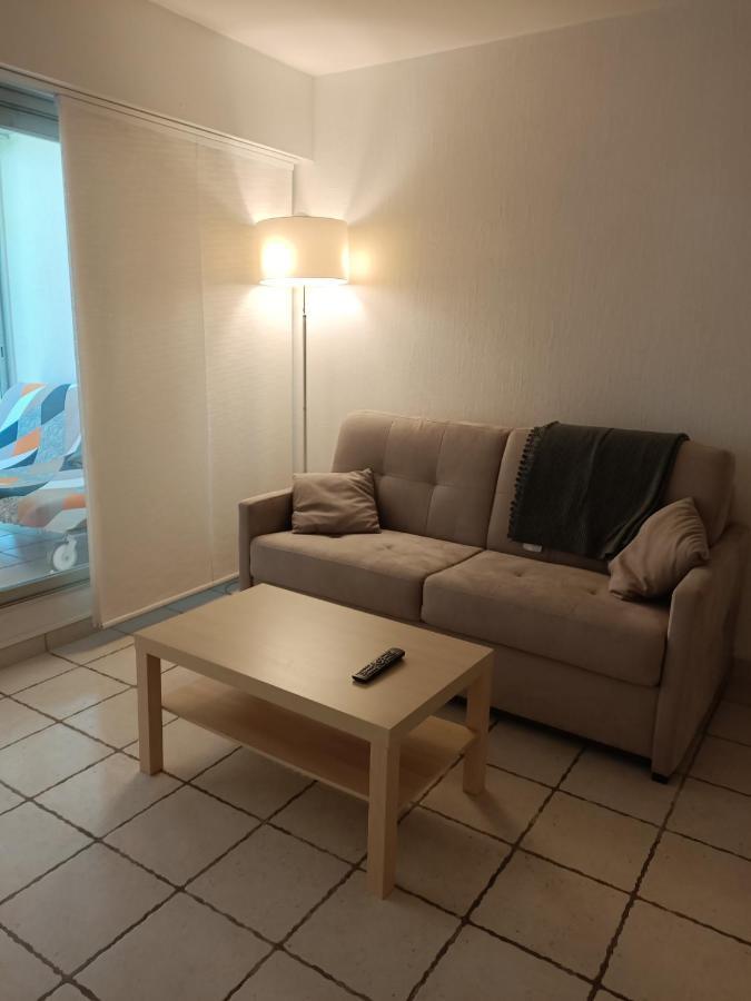 Avec Loggia Entre Port, Et Piscine Apartment